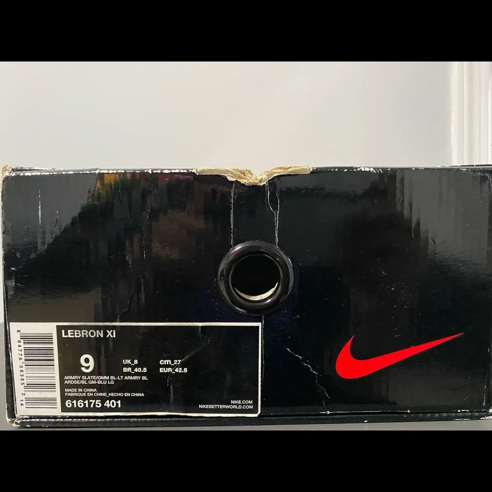 Nike - Picture 12 of 16